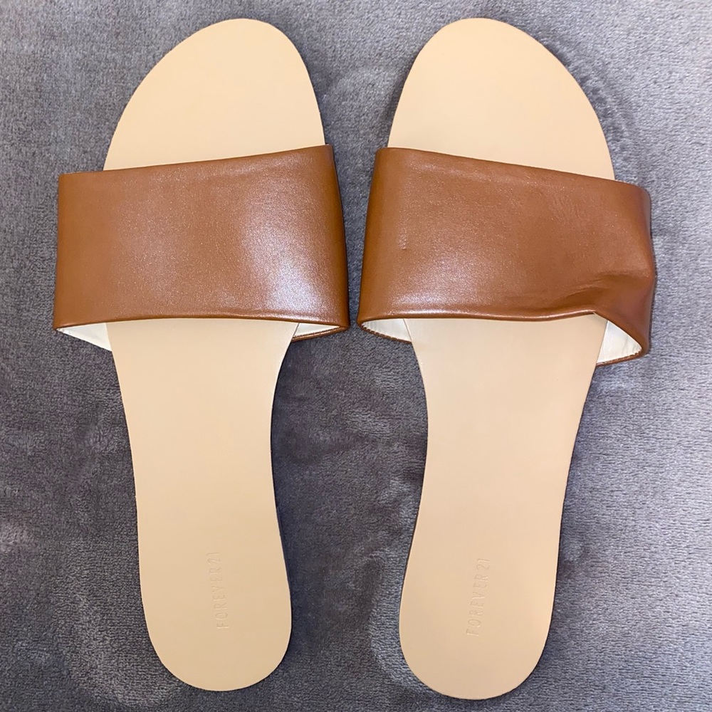 Forever 21 faux leather flat sandals size 8.5